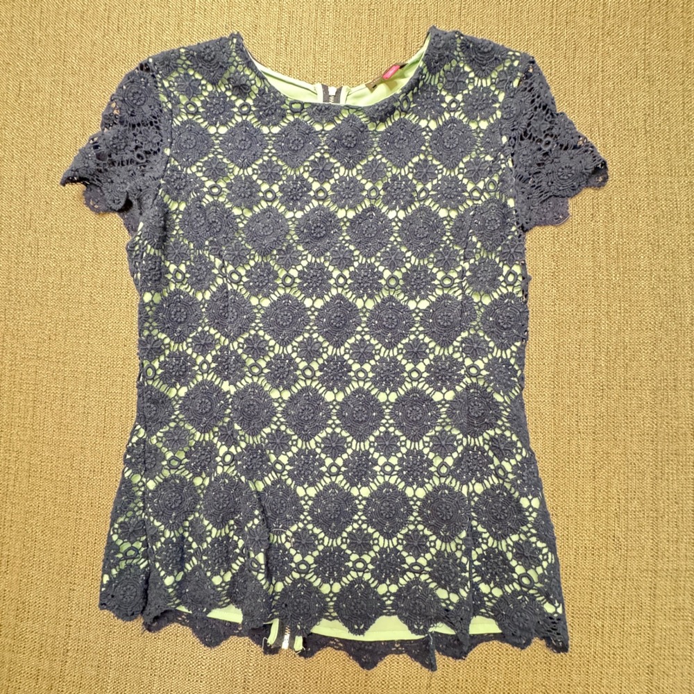Vince Camuto Navy Blue Crochet Lace Top Mint Green Lining Full Zip Back Small